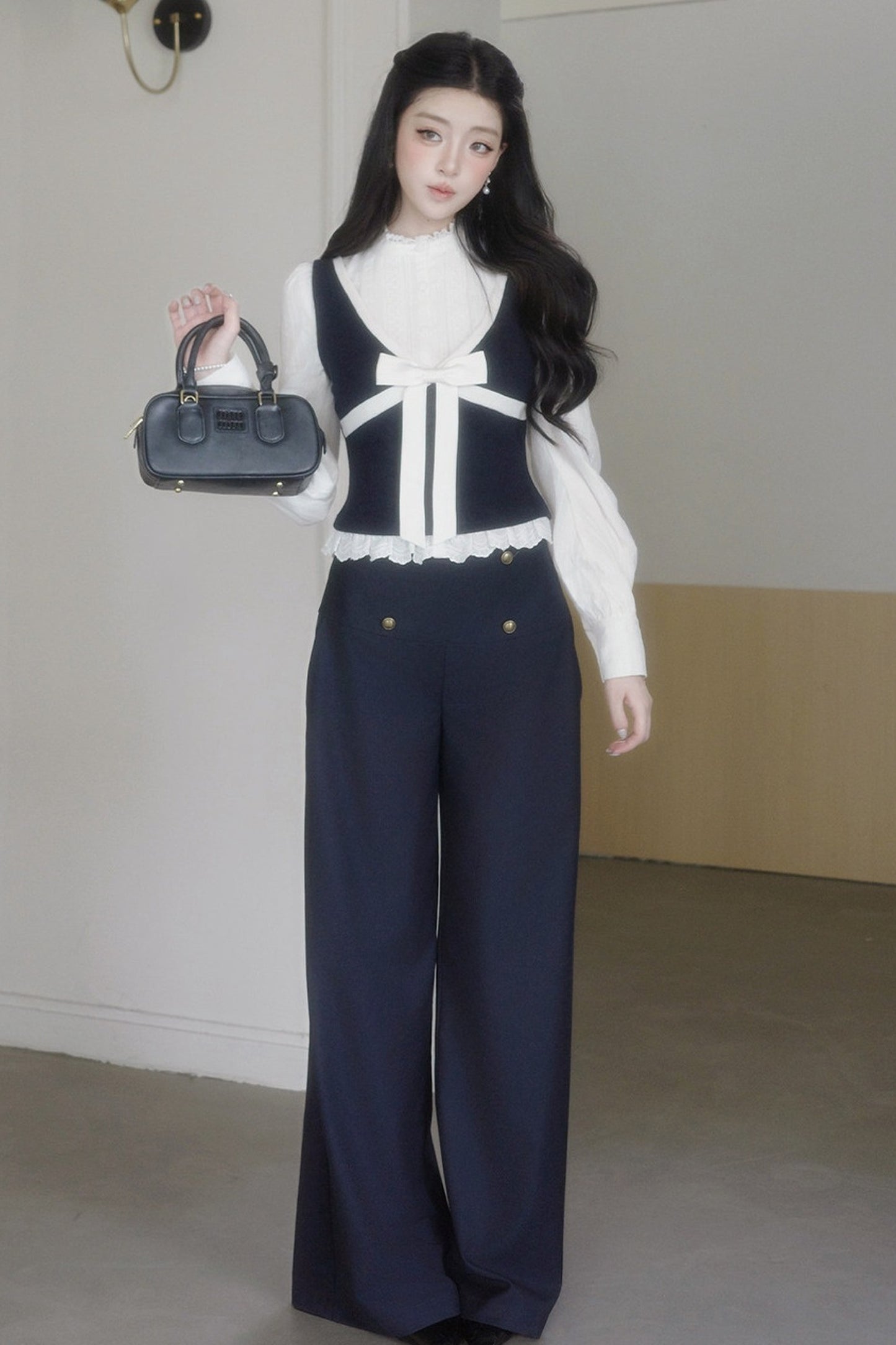 Contrast Bowknot Knitted Vest