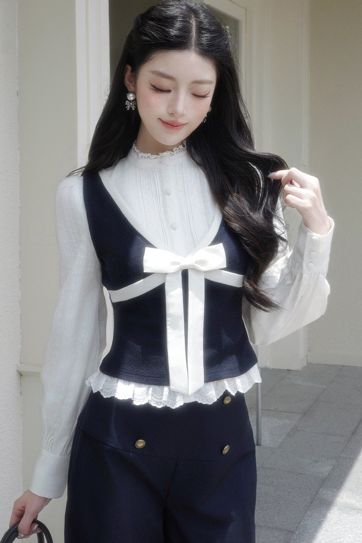 Contrast Bowknot Knitted Vest