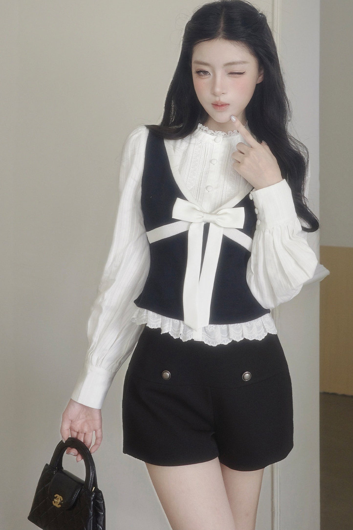 Contrast Bowknot Knitted Vest