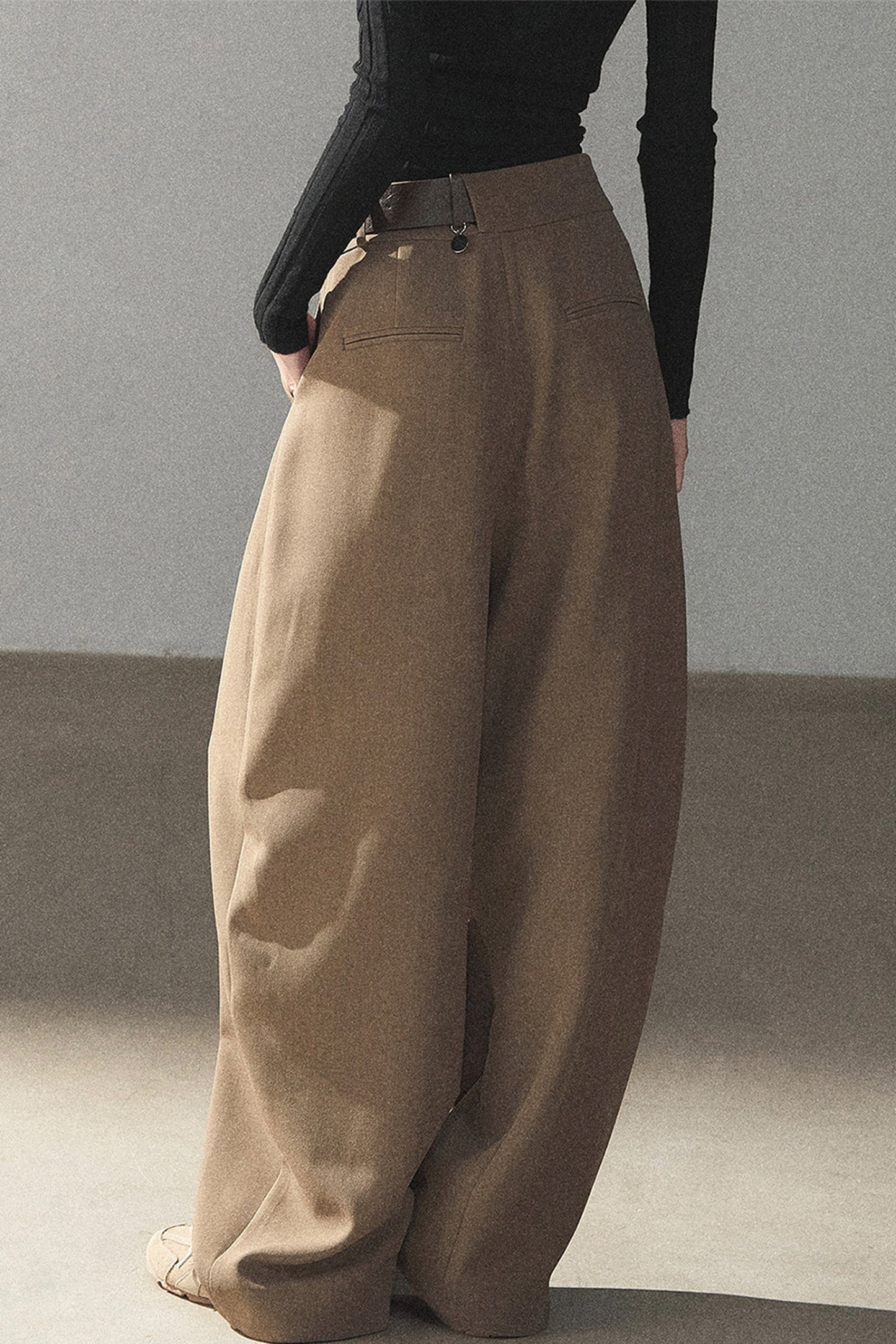 Lockere Damenhose mit weitem Bein