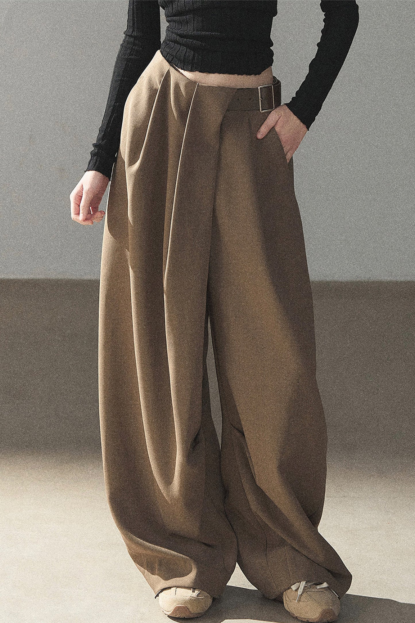 Lockere Damenhose mit weitem Bein