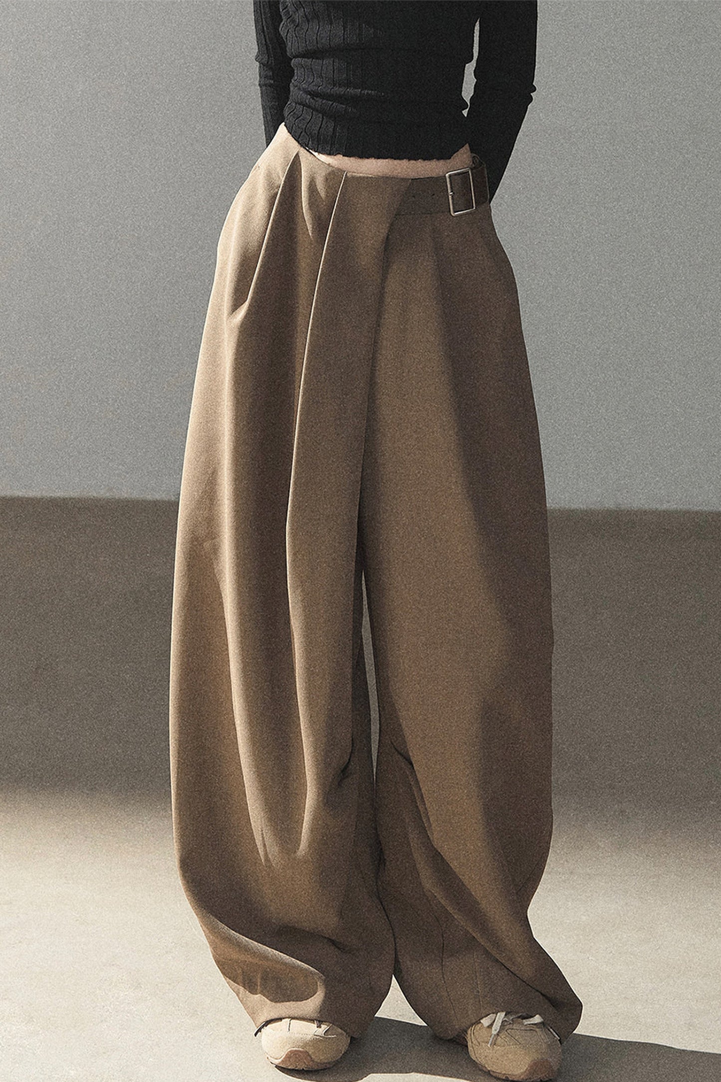 Lockere Damenhose mit weitem Bein
