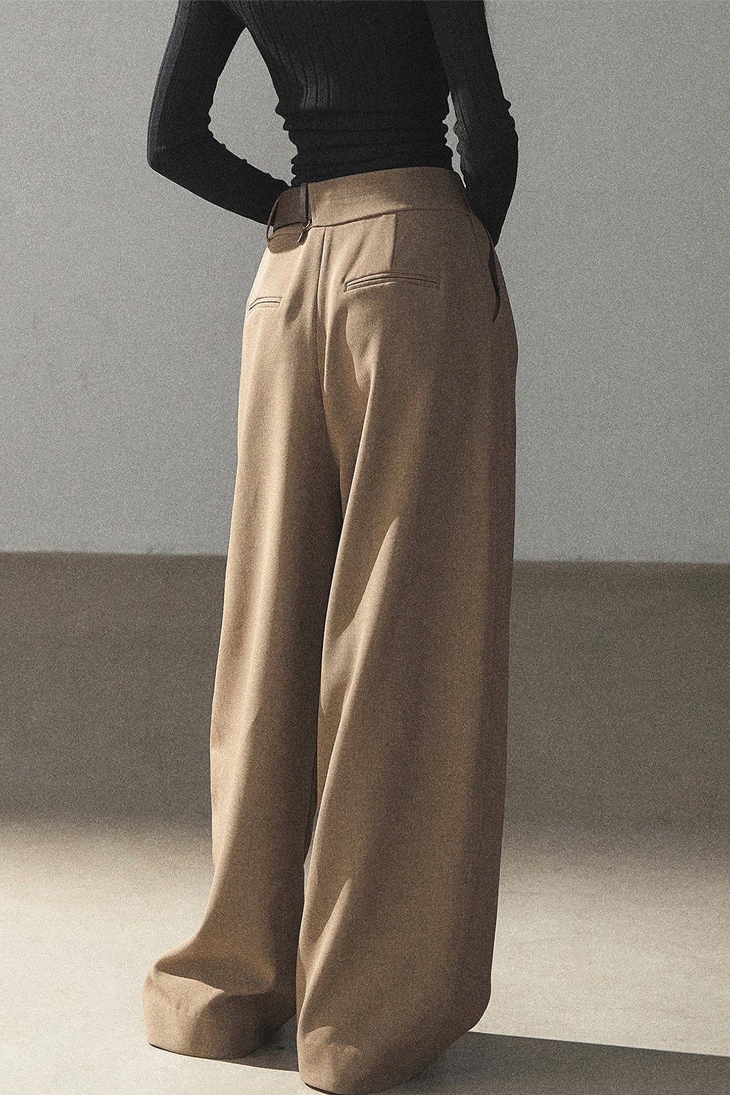 Lockere Damenhose mit weitem Bein
