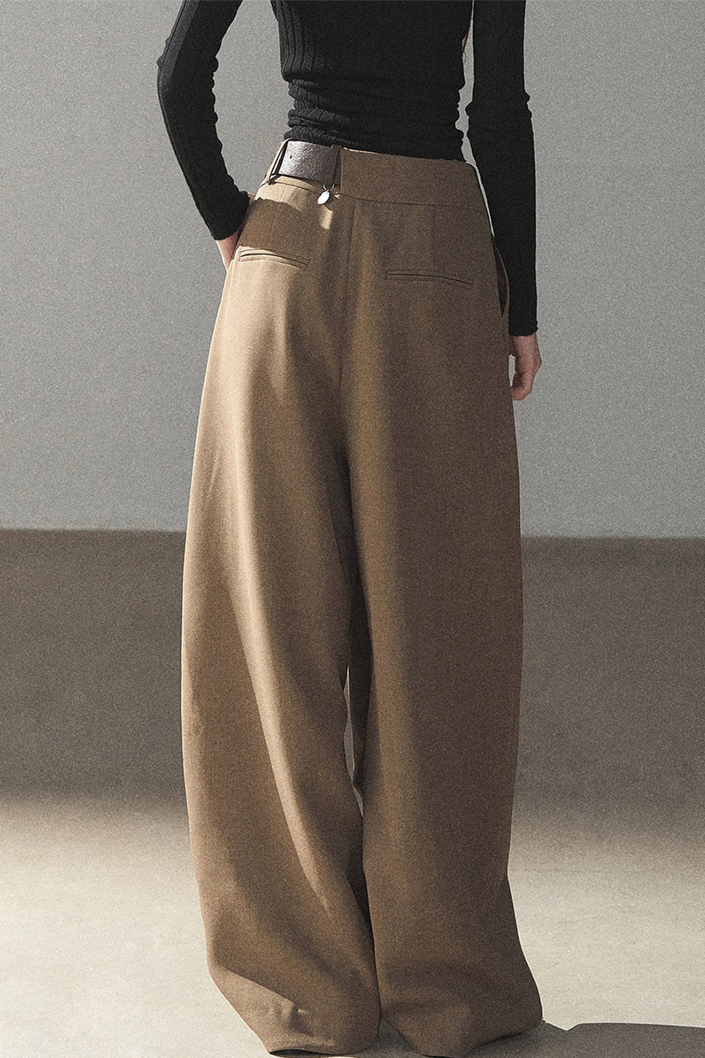 Lockere Damenhose mit weitem Bein