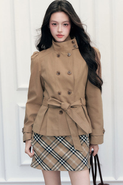 Vintage-Set aus zweireihigem Trenchcoat mit Stehkragen und Rock