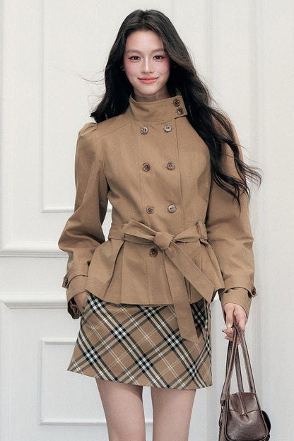 Vintage-Set aus zweireihigem Trenchcoat mit Stehkragen und Rock