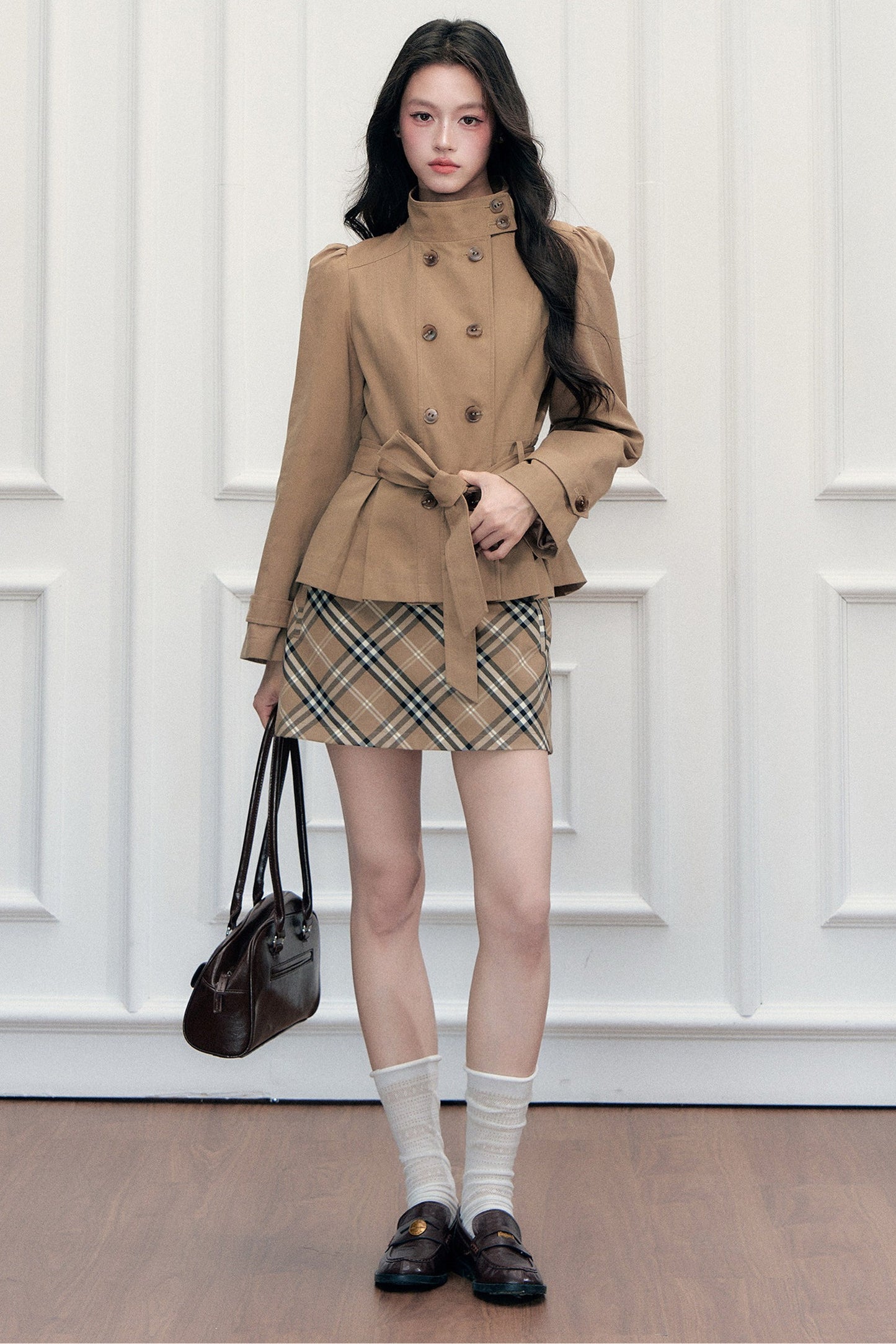 Vintage-Set aus zweireihigem Trenchcoat mit Stehkragen und Rock