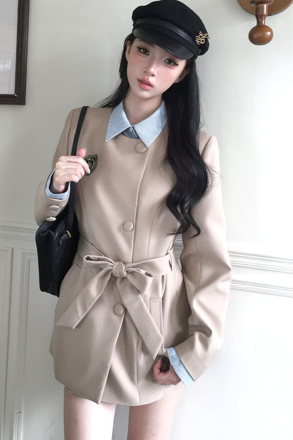 Blazer à nœud cintrant la taille