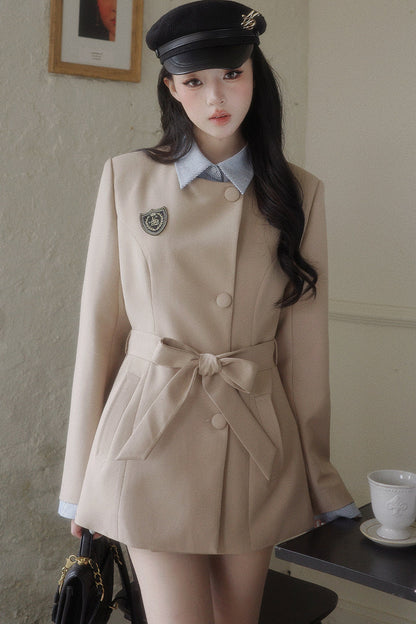 Blazer à nœud cintrant la taille