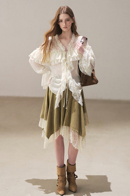 Transparentes Chiffon-Top mit Rüschen und Cut-outs