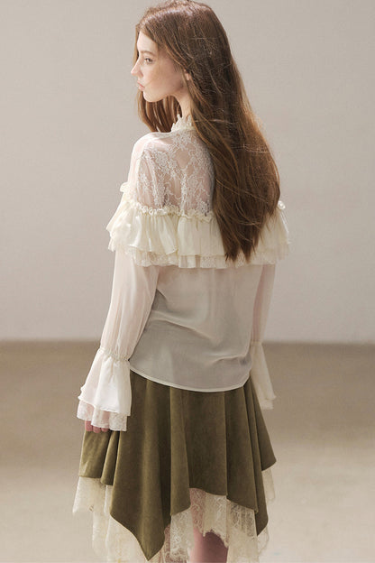 Transparentes Chiffon-Top mit Rüschen und Cut-outs