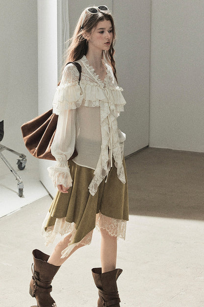 Transparentes Chiffon-Top mit Rüschen und Cut-outs