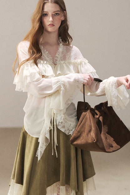 Transparentes Chiffon-Top mit Rüschen und Cut-outs