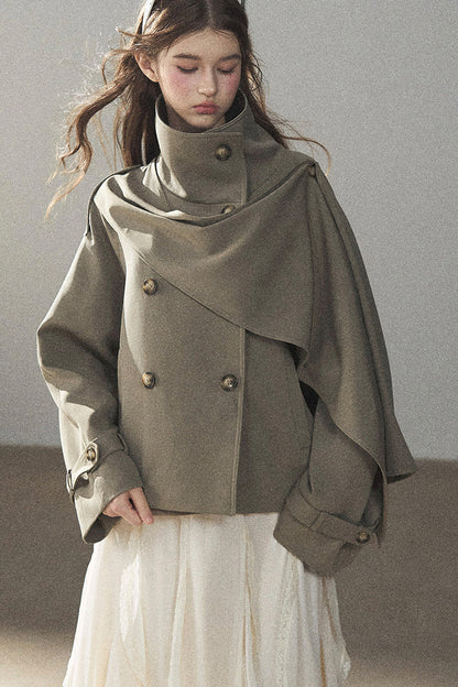 Trench corto stile britannico con collo alto