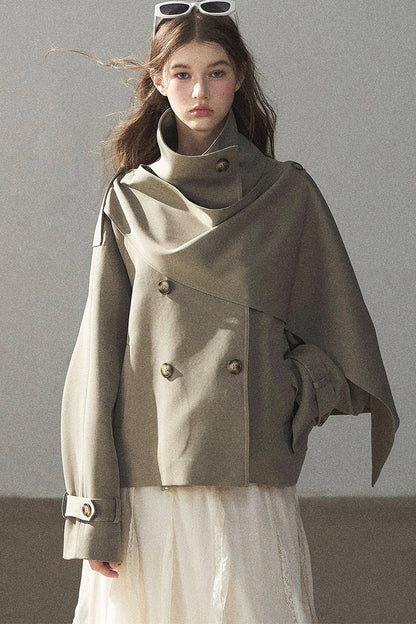 Trench corto stile britannico con collo alto