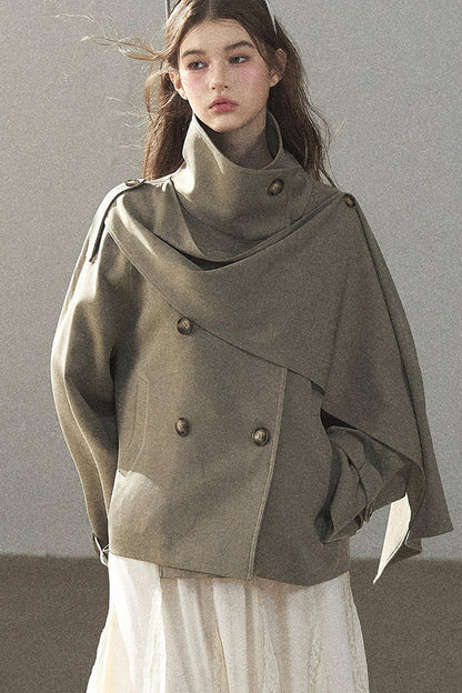 Trench corto stile britannico con collo alto