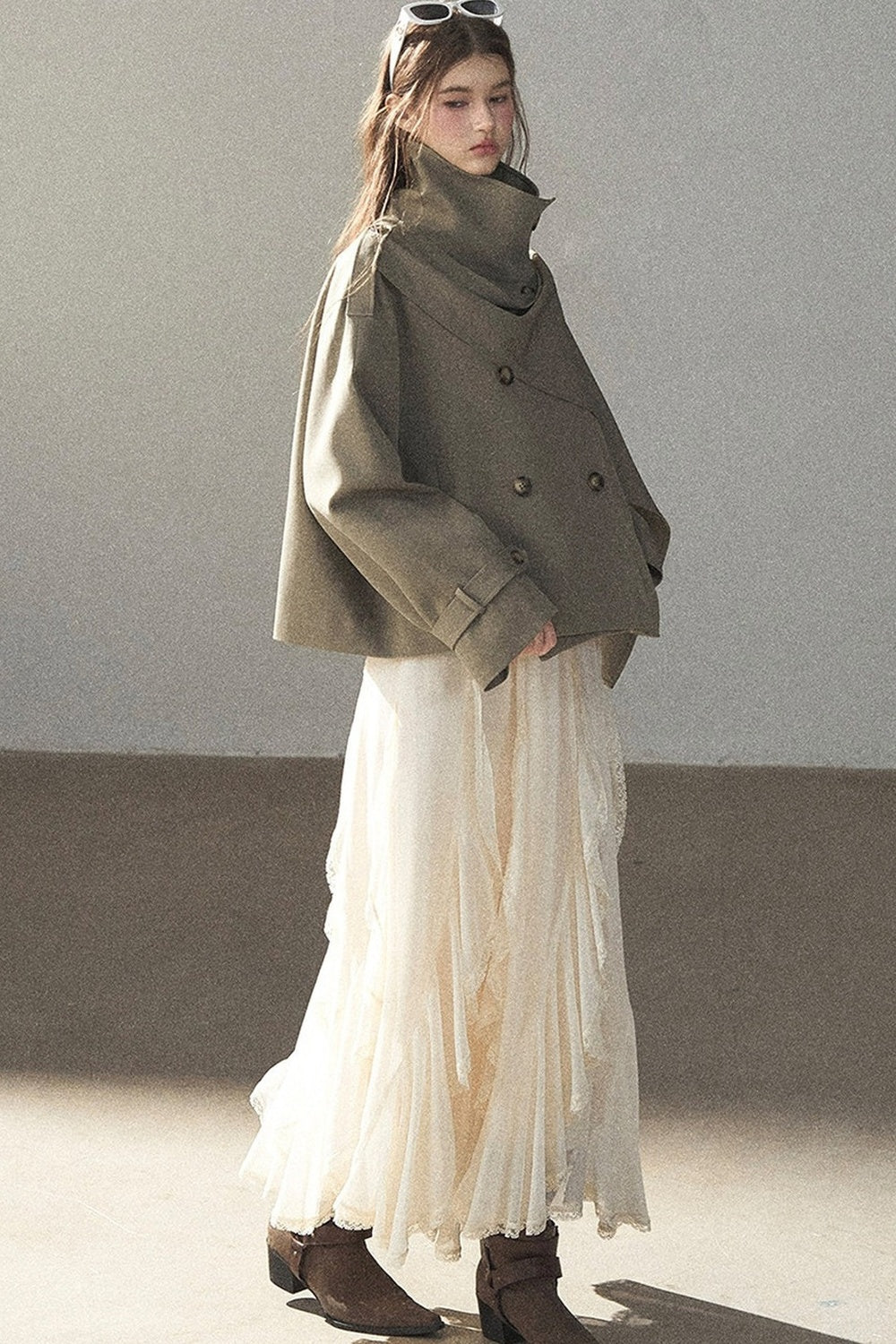 Trench corto stile britannico con collo alto