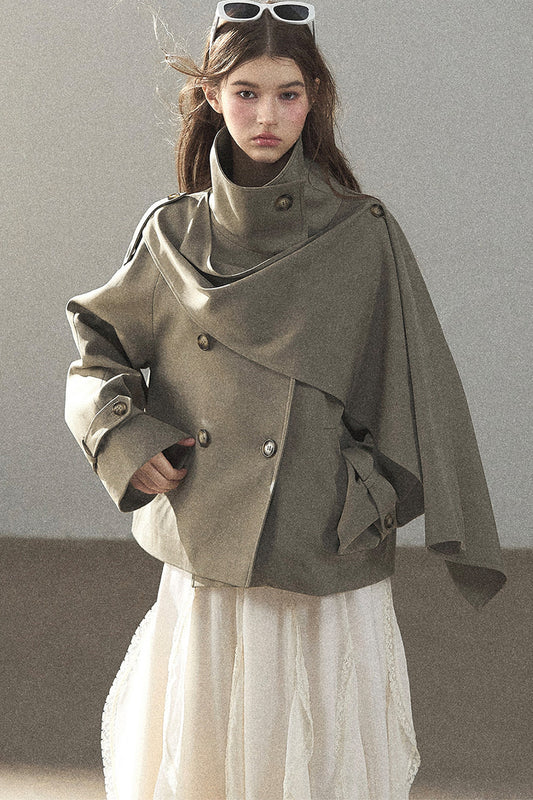 Kurzer Trenchcoat im britischen Stil mit Stehkragen