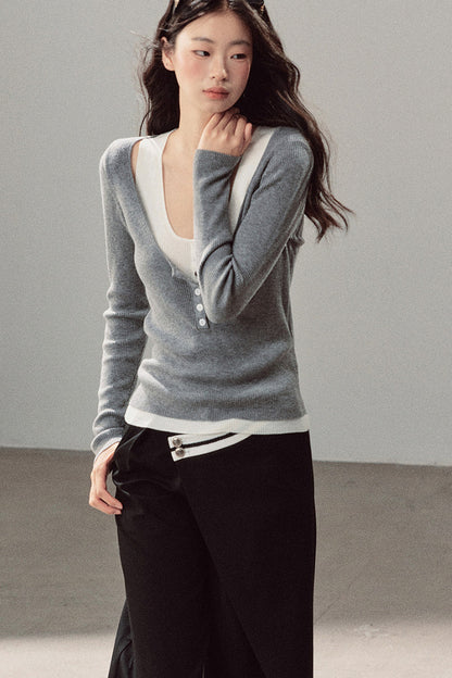 T-shirt in maglia con scollo a U effetto stratificato