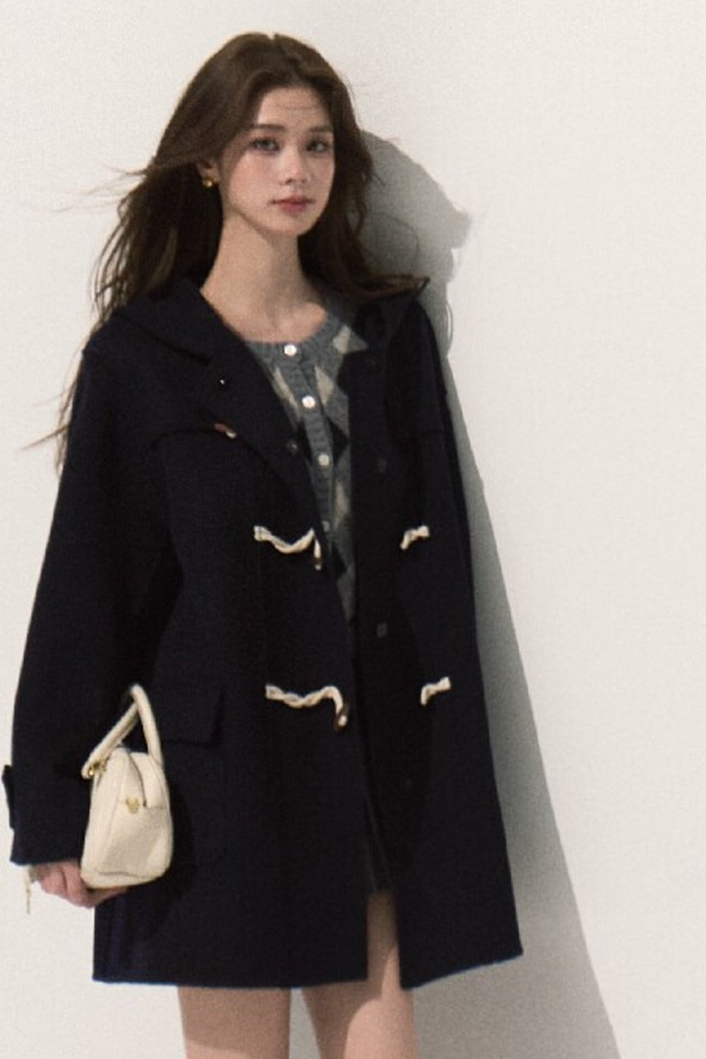 Manteau en laine à capuche avec brandebourgs