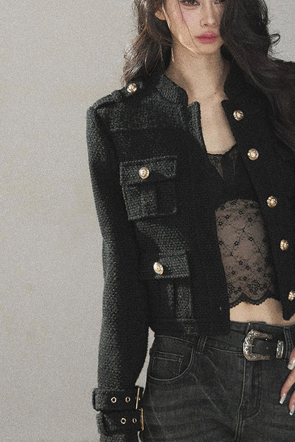 Completo giacca e top multi-tasca nero intenso in stile Chanel selvaggio