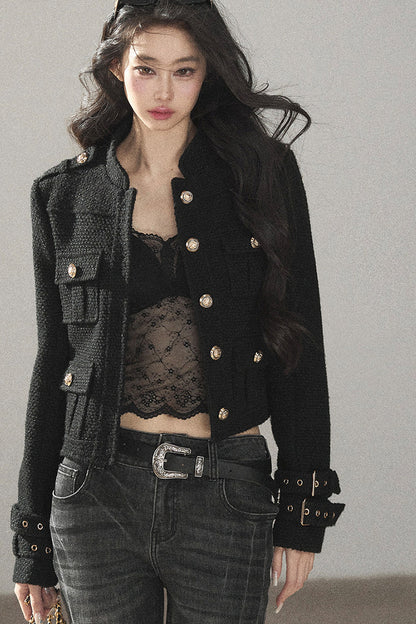 Completo giacca e top multi-tasca nero intenso in stile Chanel selvaggio