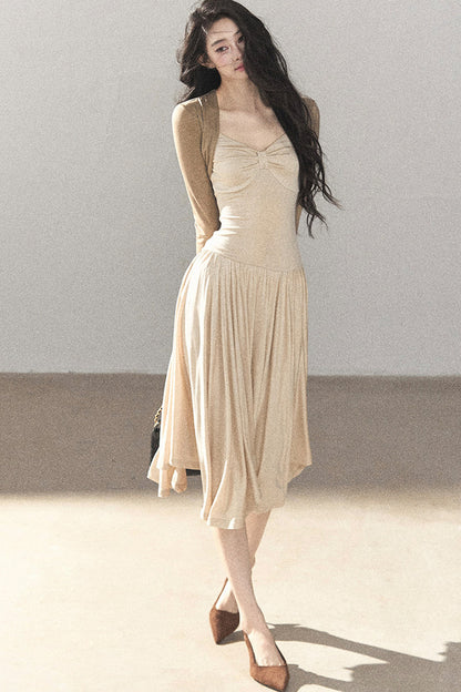 Elegantes langes Kleid im koreanischen Stil mit taillierter Passform