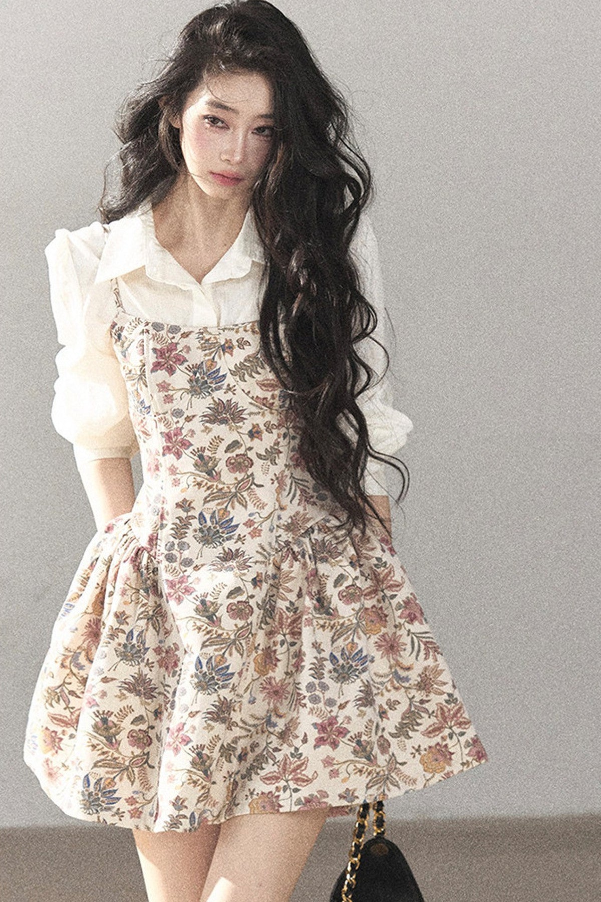 Ensemble robe à bretelles florale et chemise