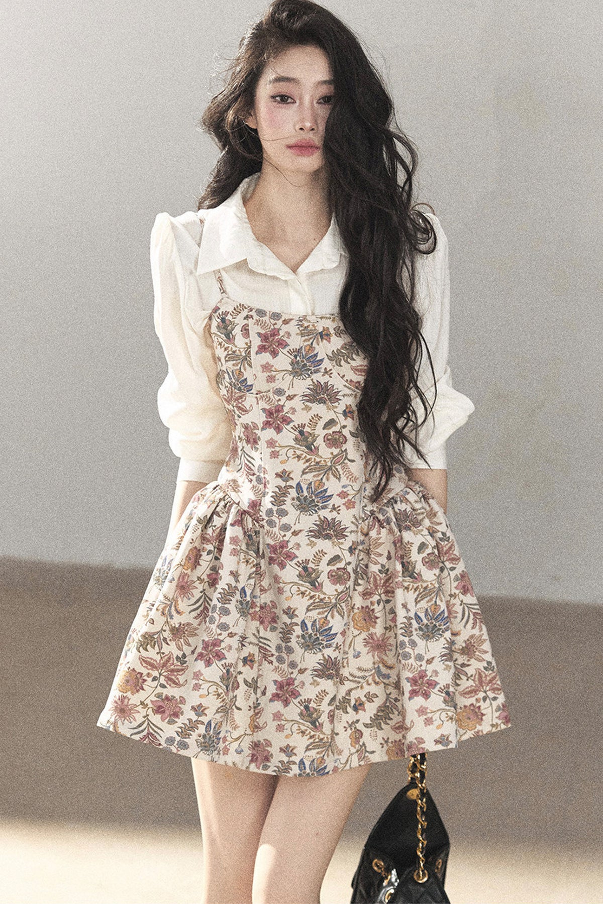 Ensemble robe à bretelles florale et chemise