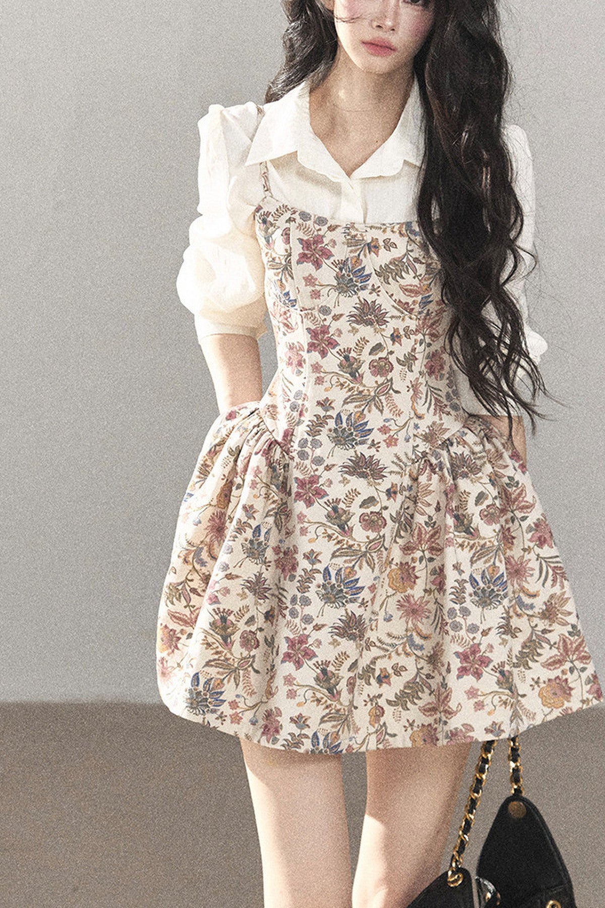 Ensemble robe à bretelles florale et chemise