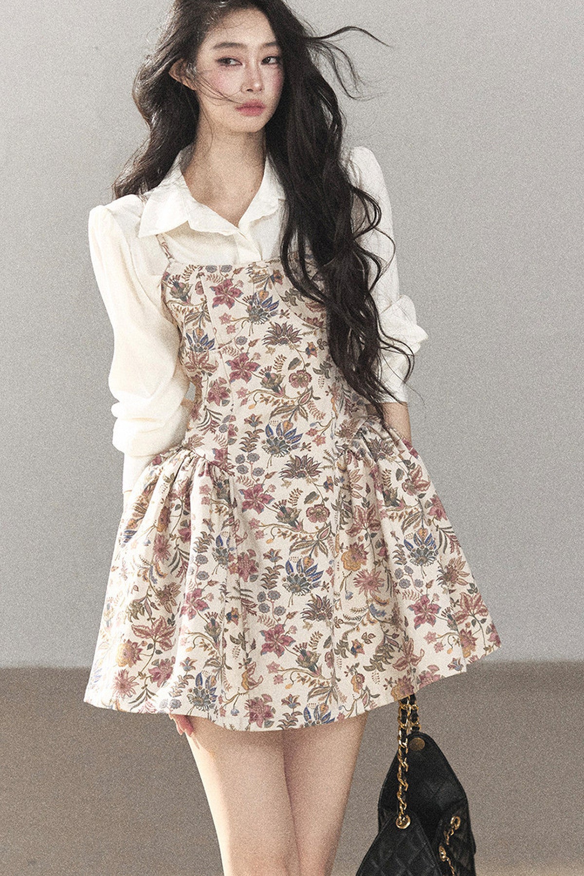Ensemble robe à bretelles florale et chemise