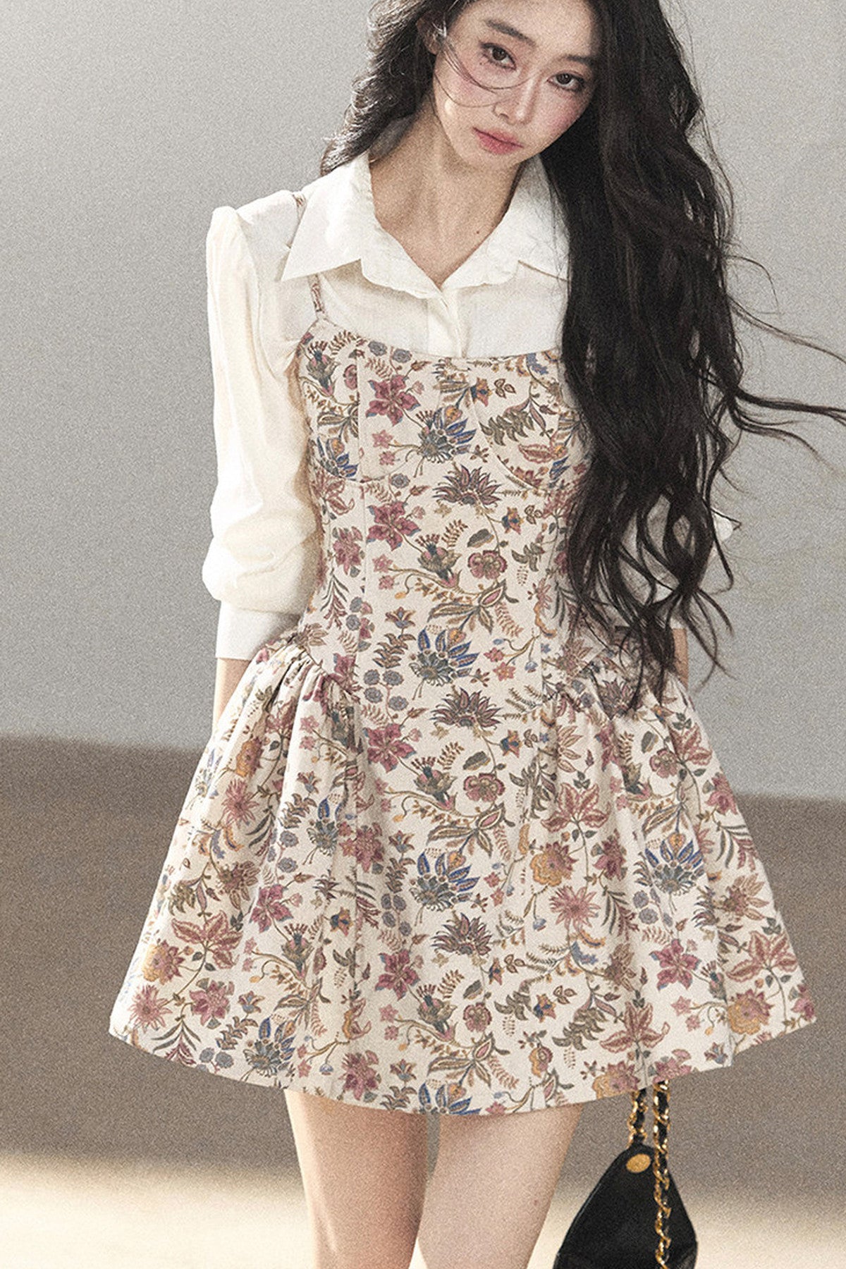 Ensemble robe à bretelles florale et chemise