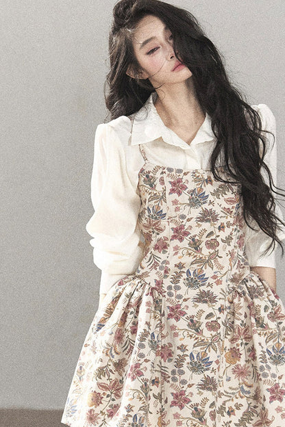 Ensemble robe à bretelles florale et chemise