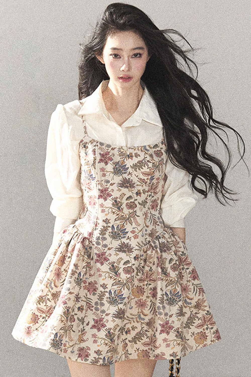Ensemble robe à bretelles florale et chemise
