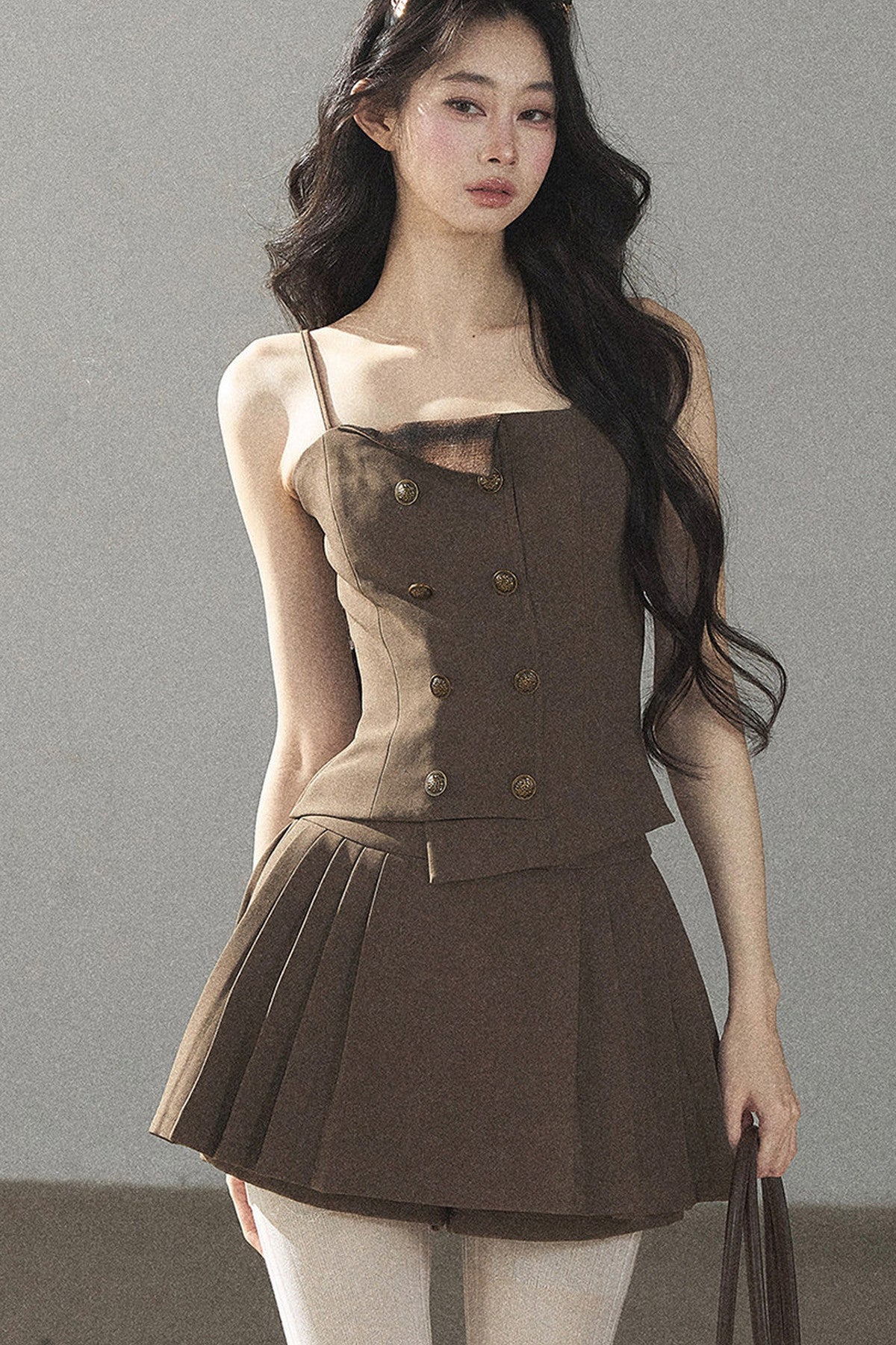 Ensemble sophistiqué avec blazer, haut et jupe