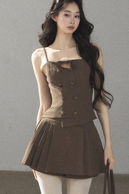 Ensemble sophistiqué avec blazer, haut et jupe