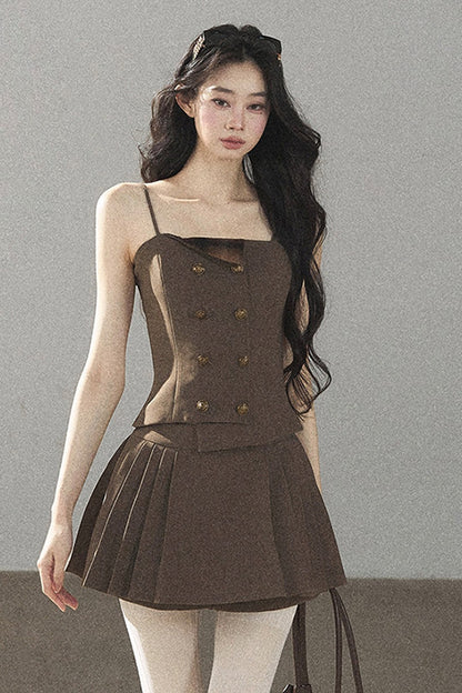 Ensemble sophistiqué avec blazer, haut et jupe