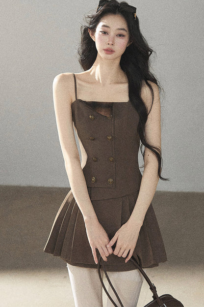 Ensemble sophistiqué avec blazer, haut et jupe