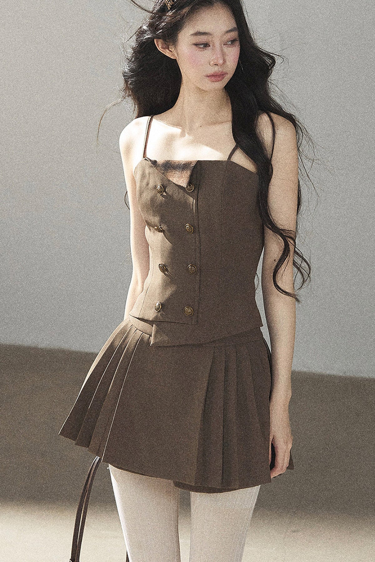 Ensemble sophistiqué avec blazer, haut et jupe