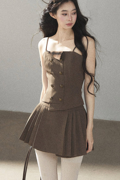 Ensemble sophistiqué avec blazer, haut et jupe