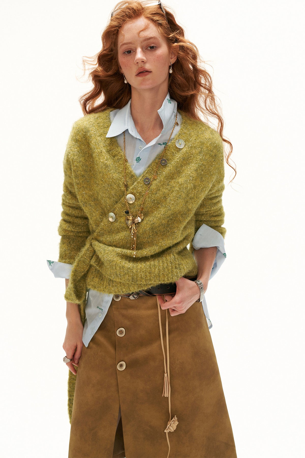 Pull en maille à boutons et liens croisés