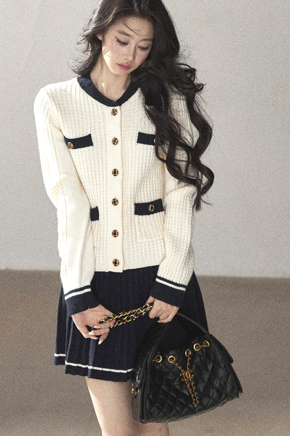 Ensemble deux pièces cardigan en tricot de laine et jupe