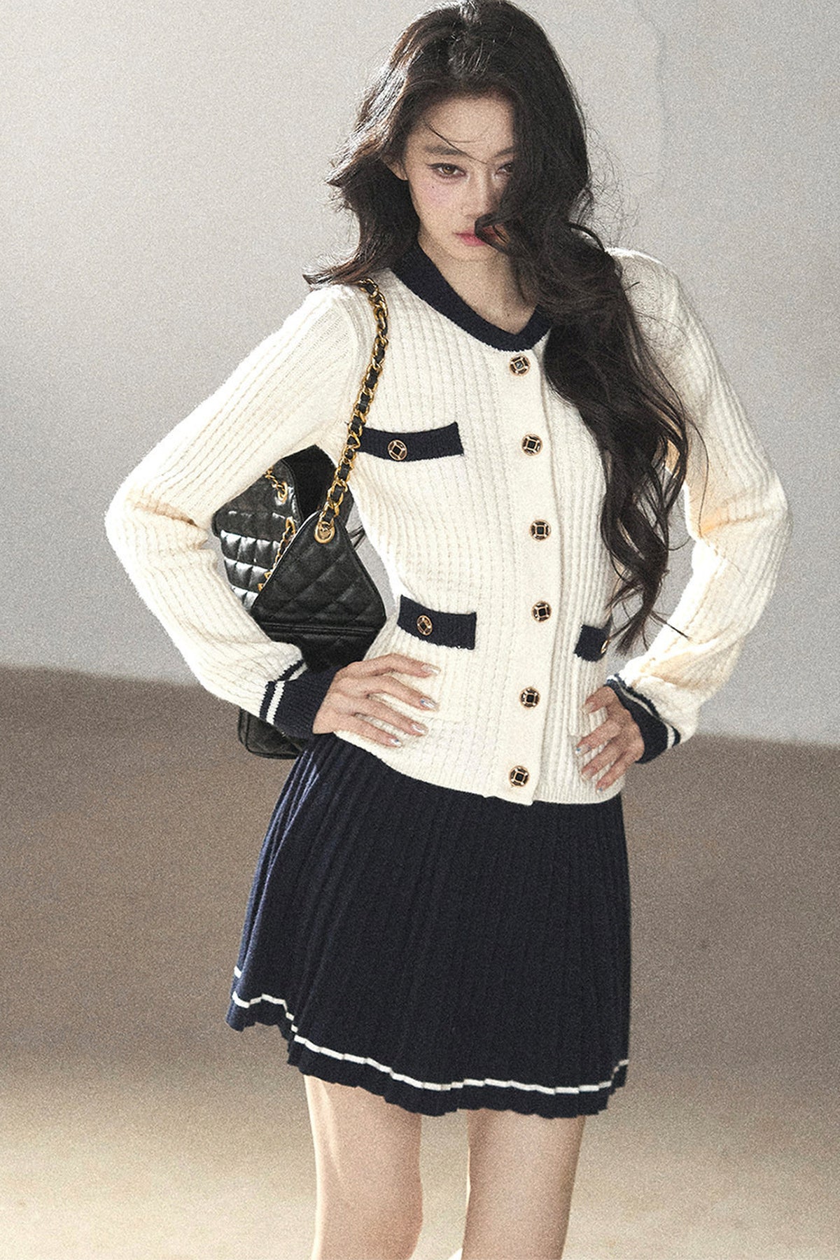 Ensemble deux pièces cardigan en tricot de laine et jupe
