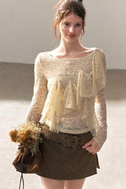 Blusa in pizzo traforato con volant
