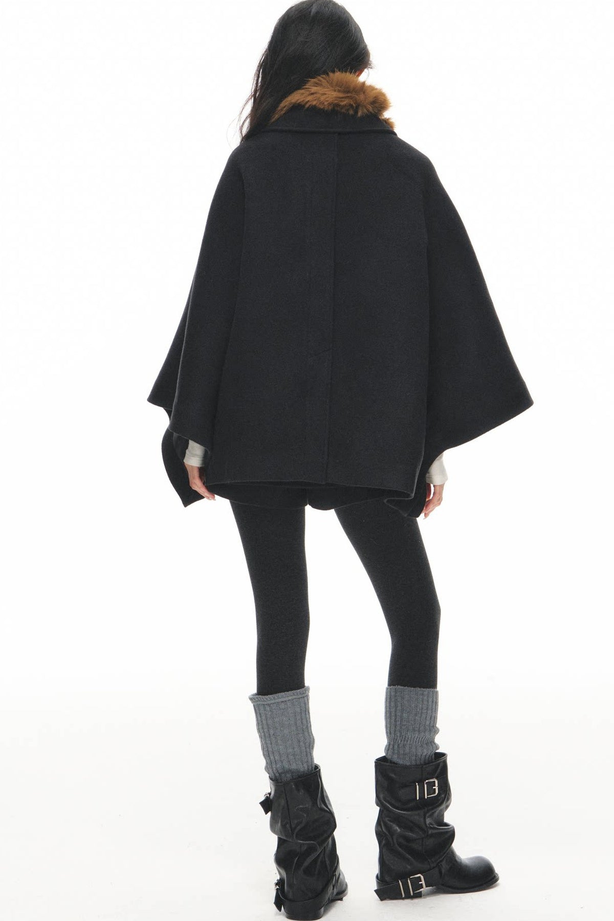 Conjunto de capa y abrigo de lana cruzado, falda y pantalón