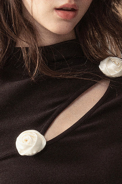 Camiseta con flores caladas en 3D