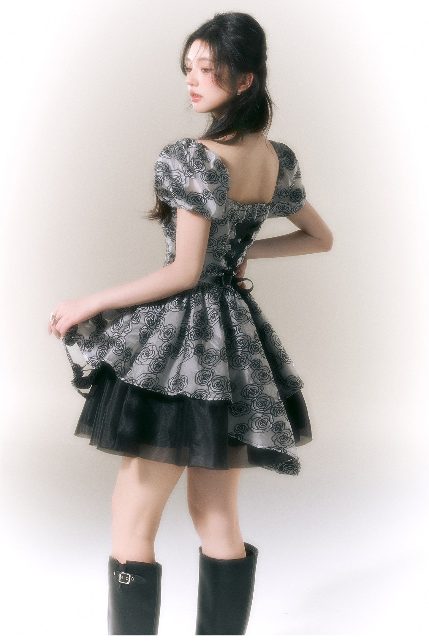 Teepausen-Kleid mit Puffärmeln