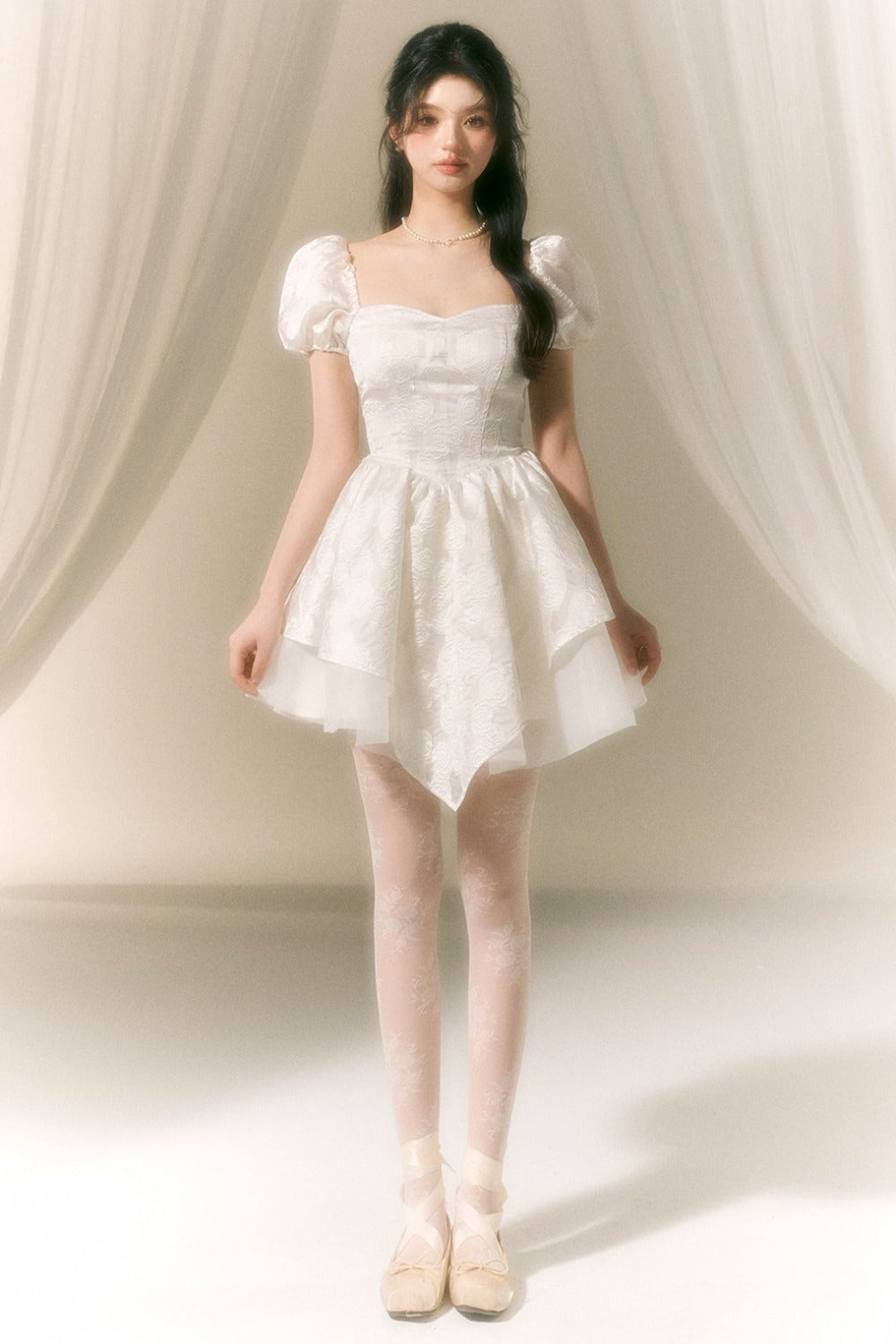 Teepausen-Kleid mit Puffärmeln