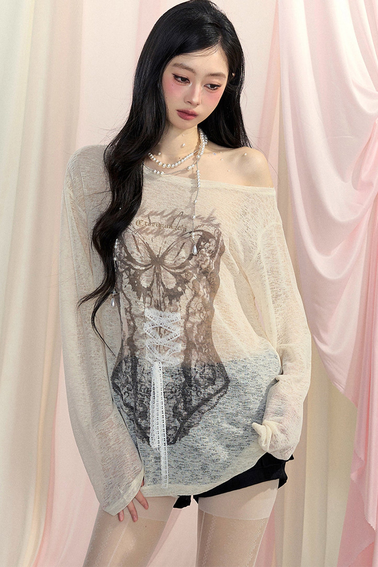 Long-Sleeved Off-Shoulder T-Shirt