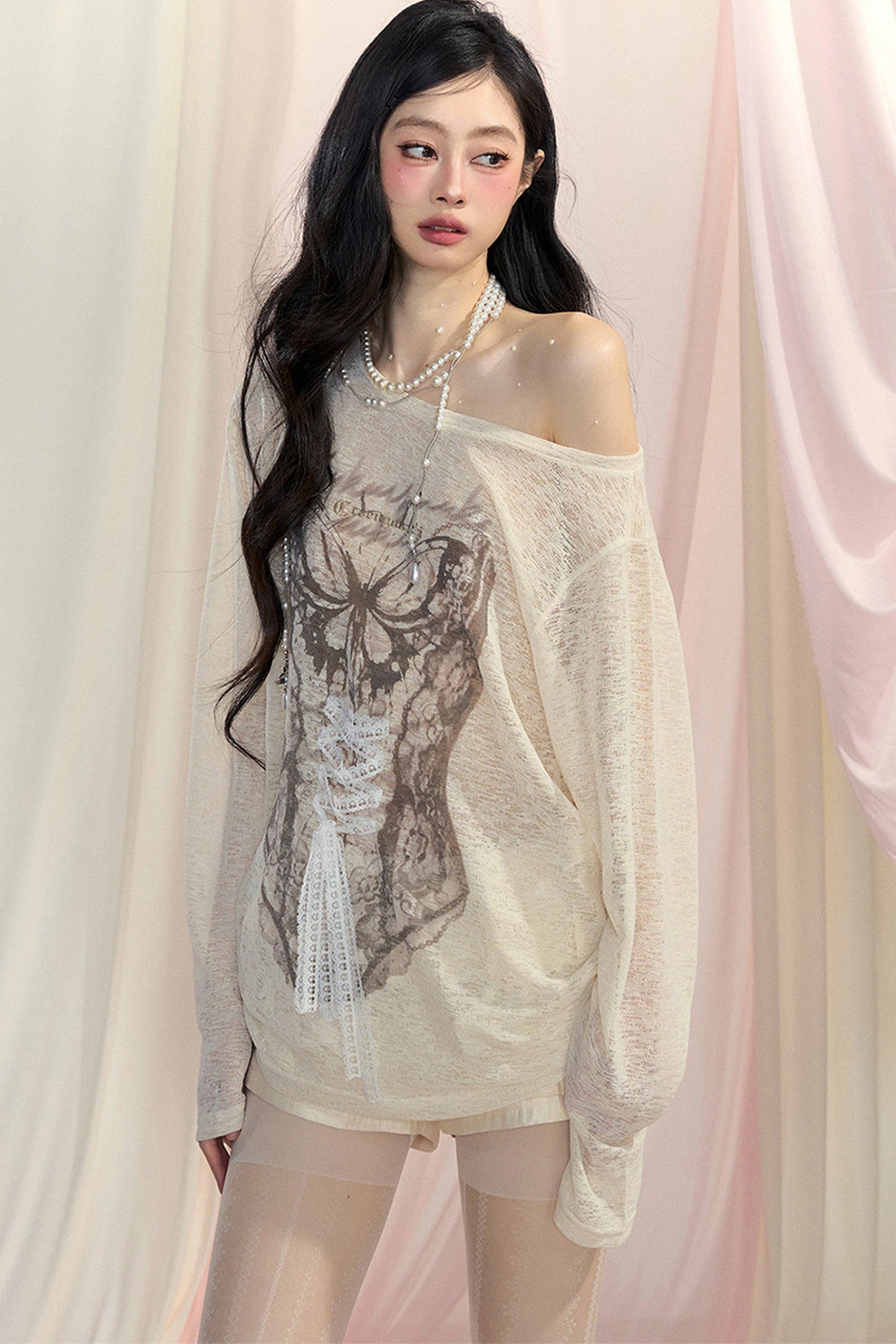 Long-Sleeved Off-Shoulder T-Shirt